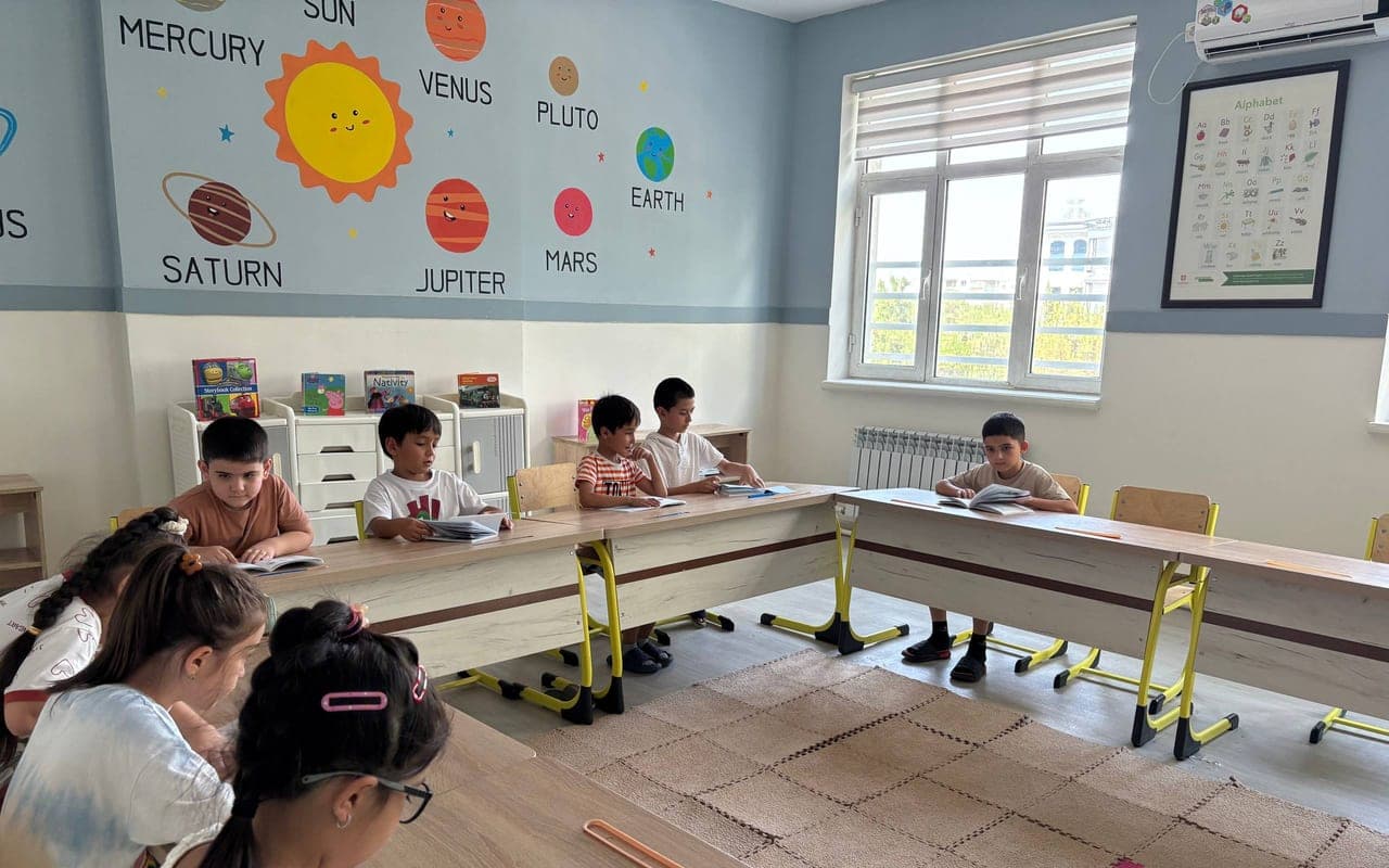 TKA Kids guruhidagi bolalar mashg'ulot paytida